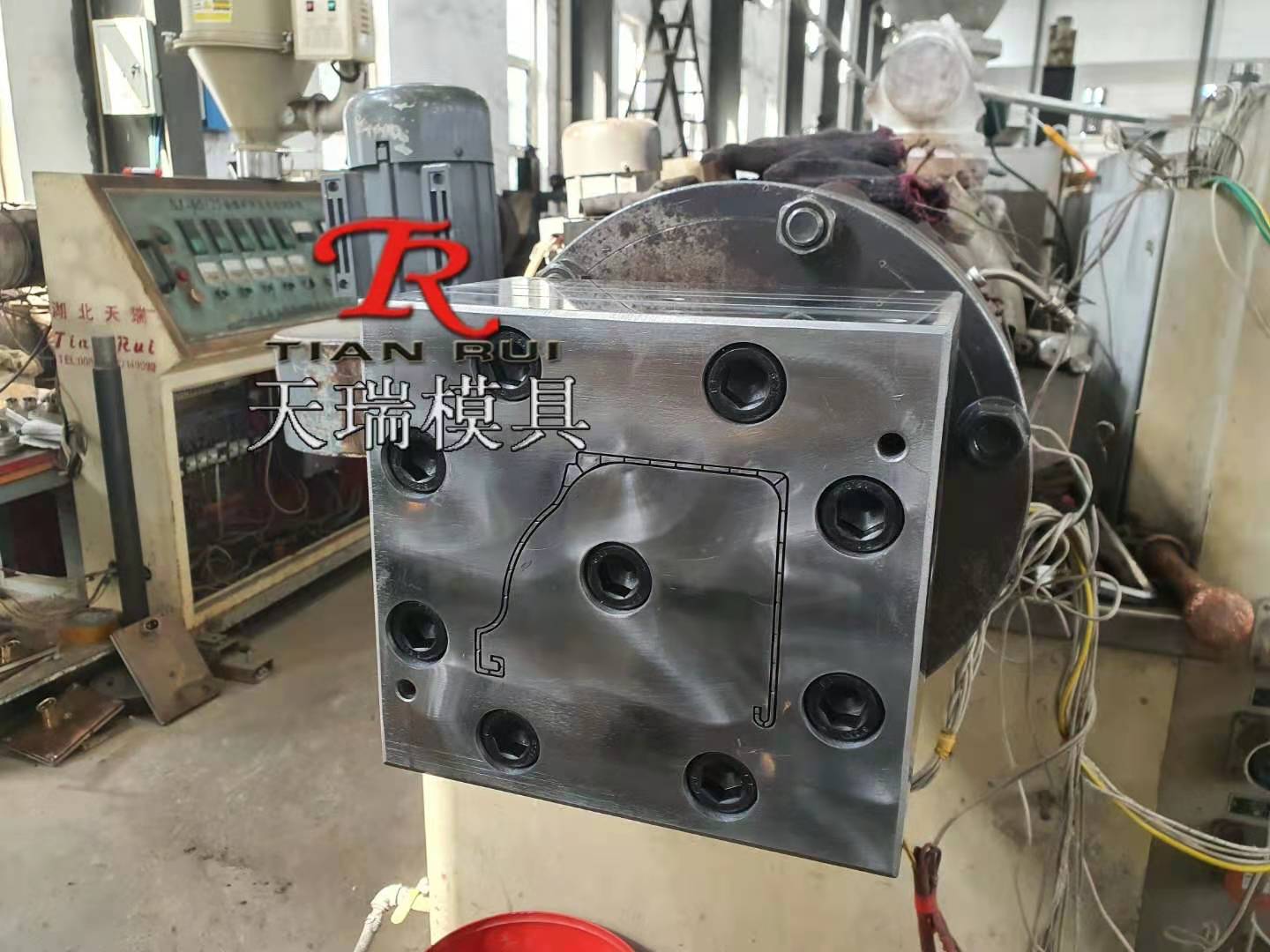 Molding manufacturer PVC water channel plastic mould maker